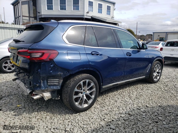 2021 BMW X5 xDrive40i with VIN 5UXCR6C01M9F35701, listed as a Copart auction lot 48347725 with 42,280 mi miles and Salvage Title. Bid and sale history available at carsss.com. Image 3.