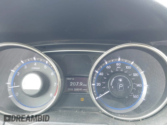 2011 Hyundai Sonata SE with VIN 5NPEC4AC0BH302181, listed as a IAAI auction lot 41945272 with 258,242 mi miles. Bid and sale history available at carsss.com. Image 7.