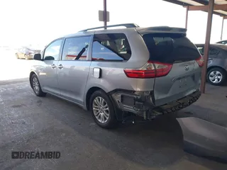 2015 Toyota Sienna XLE с VIN 5TDYK3DC9FS611086, выставлен на аукционе IAAI как лот 41970098 с пробегом 59 154 миль миль и . История ставок и продаж доступна на DreamBid. Изображение 3.