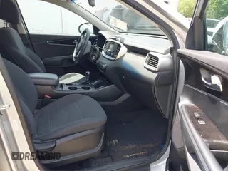 2017 Kia Sorento LX with VIN 5XYPG4A34HG265018, listed as a IAAI auction lot 42165365 with Not Provided miles. Bid and sale history available at carsss.com. Image 5.