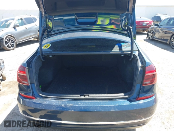 2018 Volkswagen Passat SE z VIN 1VWBA7A37JC033694, wystawiony jako IAAI lot #41977518 z przebiegiem 142 944 mil mil oraz . Historia ofert i sprzedaży dostępna na DreamBid. Obrazek 16.