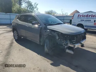 2023 Jeep Compass Latitude Lux с VIN 3C4NJDFN0PT570512, выставлен на аукционе Copart как лот 54932165 с пробегом 27 227 миль миль и Списание • Salvage title. История ставок и продаж доступна на DreamBid. Изображение 4.