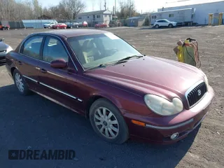 2002 Hyundai Sonata GLS with VIN KMHWF35H42A512538, listed as a IAAI auction lot 42000170 with 157,172 mi miles. Bid and sale history available at carsss.com. Image 1.