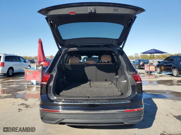 2022 Volkswagen Tiguan SE with VIN 3VV3B7AX2NM035110, listed as a Copart auction lot 84304724 with 45,962 mi miles and Clean Title. Bid and sale history available at carsss.com. Image 6.