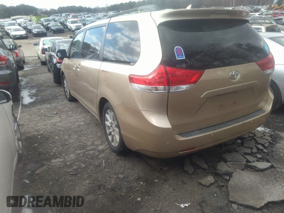 2011 Toyota Sienna XLE with VIN 5TDDK3DC3BS029476, listed as a IAAI auction lot 41393568 with 124,328 mi miles. Bid and sale history available at carsss.com. Image 4.