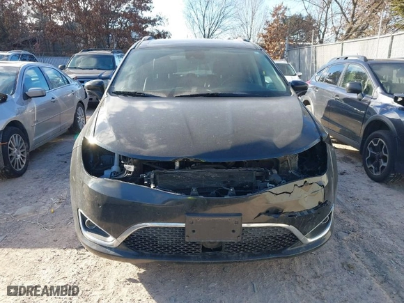2018 Chrysler Pacifica Touring L Plus with VIN 2C4RC1EG5JR352606, listed as a IAAI auction lot 41249019 with 98,921 mi miles. Bid and sale history available at carsss.com. Image 12.