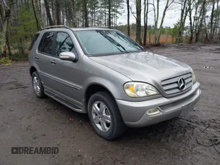2005 Mercedes-Benz M 500 z VIN 4JGAB75E45A561813, wystawiony jako IAAI lot #41819767 z przebiegiem 147 395 mil mil oraz . Historia ofert i sprzedaży dostępna na DreamBid. Obrazek 1.