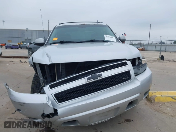 2013 Chevrolet Avalanche LT with VIN 3GNMCFE04DG162646, listed as a IAAI auction lot 41591896 with 151,541 mi miles and . Bid and sale history available at DreamBid. Image 13.