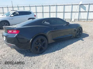 2017 Chevrolet Camaro 2LT z VIN 1G1FD1RSXH0141137, wystawiony jako IAAI lot #41835099 z przebiegiem 102 209 mil mil oraz . Historia ofert i sprzedaży dostępna na DreamBid. Obrazek 4.