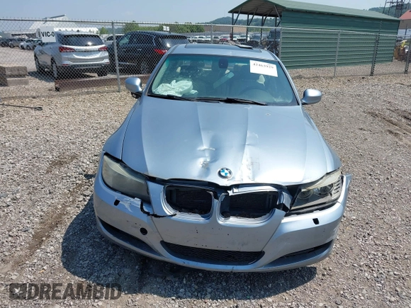 2011 BMW 3 Series 328i xDrive z VIN WBAPK5G56BNN31231, wystawiony jako IAAI lot #42463929 z przebiegiem 144 939 mil mil oraz . Historia ofert i sprzedaży dostępna na DreamBid. Obrazek 6.
