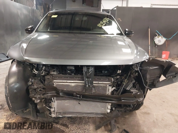 2022 Volkswagen Tiguan SE R-Line Black with VIN 3VV8B7AX1NM111194, listed as a IAAI auction lot 42254124 with 22,748 mi miles and . Bid and sale history available at DreamBid. Image 6.