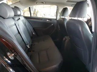 2016 Volkswagen Jetta SEL z VIN 3VWL07AJXGM347854, wystawiony jako Copart lot #53803895 z przebiegiem 107 384 mil mil oraz Szkoda całkowita • Salvage title. Historia ofert i sprzedaży dostępna na DreamBid. Obrazek 10.
