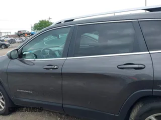 2018 Jeep Cherokee Latitude Plus z VIN 1C4PJMLX3JD507867, wystawiony jako IAAI lot #42437354 z przebiegiem 66 974 mil mil oraz . Historia ofert i sprzedaży dostępna na DreamBid. Obrazek 14.