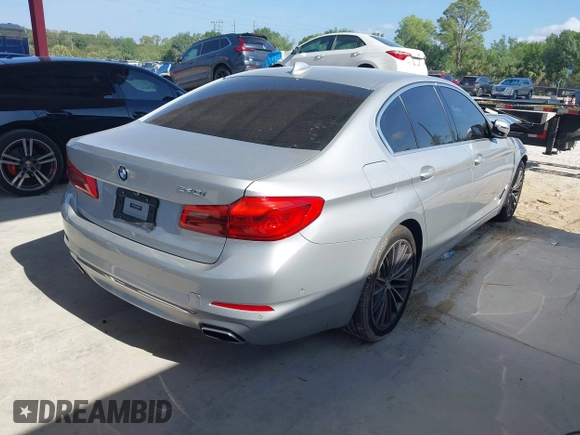 2019 BMW 5 Series 540i z VIN WBAJE5C56KWE66414, wystawiony jako IAAI lot #42200421 z przebiegiem 30 938 mil mil oraz . Historia ofert i sprzedaży dostępna na DreamBid. Obrazek 4.