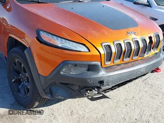 2014 Jeep Cherokee Trailhawk with VIN 1C4PJMBS4EW254879, listed as a IAAI auction lot 41550356 with 101,077 mi miles. Bid and sale history available at carsss.com. Image 18.