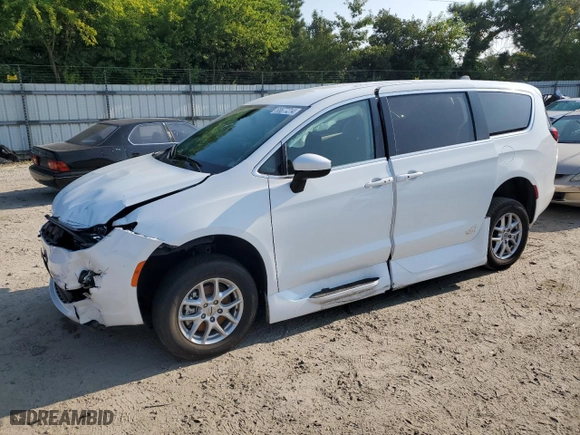 2022 Chrysler Voyager LX with VIN 2C4RC1CG0NR163421, listed as a Copart auction lot 68677214 with NaN miles and Salvage Title. Bid and sale history available at carsss.com. Image 1.