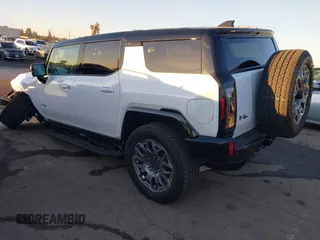 2025 GMC Hummer EV 3X with VIN 1GKB0RDC3SU105813, listed as a IAAI auction lot 41321485 with 461 mi miles. Bid and sale history available at carsss.com. Image 3.