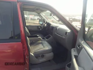2004 Ford Expedition Special Service z VIN 1FMFU15L84LB10446, wystawiony jako IAAI lot #42352416 z przebiegiem 273 817 mil mil oraz . Historia ofert i sprzedaży dostępna na DreamBid. Obrazek 5.