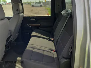 2022 GMC Sierra 2500HD SLE z VIN 1GT19ME74NF230748, wystawiony jako IAAI lot #42513048 z przebiegiem 50 088 mil mil oraz . Historia ofert i sprzedaży dostępna na DreamBid. Obrazek 1.