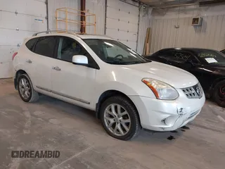 2011 Nissan Rogue S z VIN JN8AS5MV7BW256822, wystawiony jako IAAI lot #42323266 z przebiegiem 130 313 mil mil oraz . Historia ofert i sprzedaży dostępna na DreamBid. Obrazek 1.