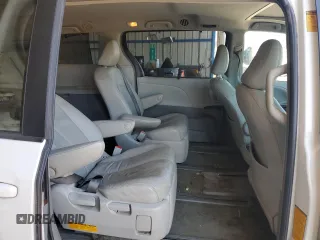 2013 Toyota Sienna XLE с VIN 5TDDK3DC9DS052022, выставлен на аукционе Copart как лот 62444725 с пробегом 241 187 миль миль и Списание • Salvage title. История ставок и продаж доступна на DreamBid. Изображение 11.