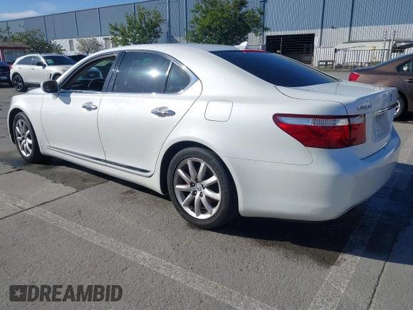 2007 Lexus LS 460 with VIN JTHBL46F575047233, listed as a IAAI auction lot 41933117 with Not Provided miles. Bid and sale history available at carsss.com. Image 3.