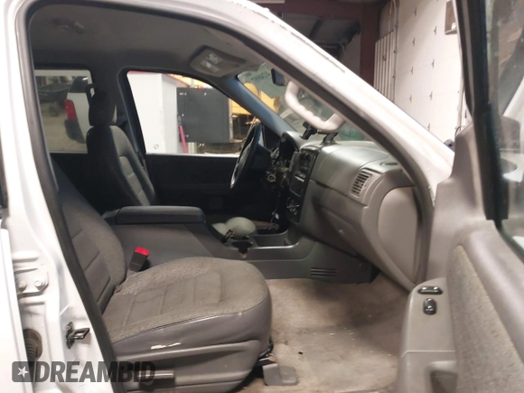2004 Ford Explorer XLS z VIN 1FMZU72K14ZB03010, wystawiony jako IAAI lot #41240957 z przebiegiem 185 144 mil mil oraz . Historia ofert i sprzedaży dostępna na DreamBid. Obrazek 5.