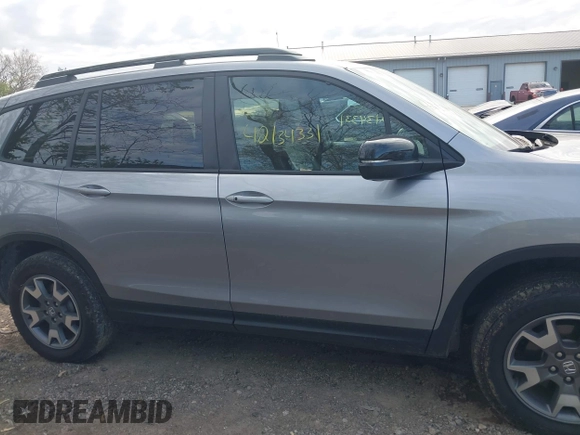 2023 Honda Passport TrailSport z VIN 5FNYF8H6XPB044222, wystawiony jako IAAI lot #42134331 z przebiegiem 19 026 mil mil oraz . Historia ofert i sprzedaży dostępna na DreamBid. Obrazek 14.