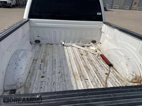 2018 Ford F-150 XL z VIN 1FTFX1E58JKF35180, wystawiony jako IAAI lot #42782023 z przebiegiem 105 516 mil mil oraz . Historia ofert i sprzedaży dostępna na DreamBid. Obrazek 14.
