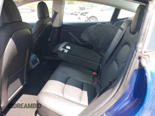 2022 Tesla Model 3 Long Range z VIN 5YJ3E1EB7NF180049, wystawiony jako IAAI lot #42188963 z przebiegiem 18 604 mil mil oraz . Historia ofert i sprzedaży dostępna na DreamBid. Obrazek 8.