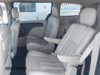 2013 Chrysler Town & Country Touring-L with VIN 2C4RC1CG2DR531435, listed as a IAAI auction lot 42107438 with 119,353 mi miles. Bid and sale history available at carsss.com. Image 8.