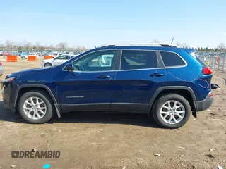 2018 Jeep Cherokee Latitude Tech Connect with VIN 1C4PJMCB8JD523387, listed as a IAAI auction lot 42022995 with 35,184 mi miles and . Bid and sale history available at DreamBid. Image 14.