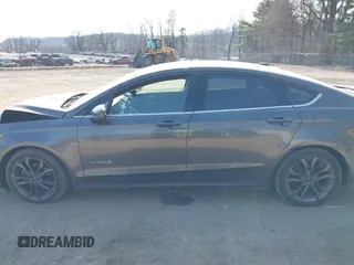 2018 Ford Fusion SE z VIN 3FA6P0LU6JR118226, wystawiony jako IAAI lot #41811406 z przebiegiem 165 352 mil mil oraz . Historia ofert i sprzedaży dostępna na DreamBid. Obrazek 15.