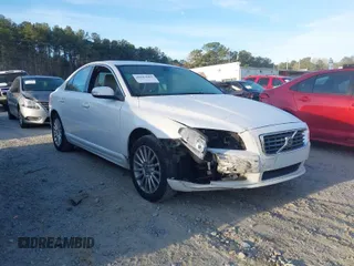 2007 Volvo S80 I6 with VIN YV1AS982471032134, listed as a IAAI auction lot 41829607 with 217,732 mi miles. Bid and sale history available at carsss.com. Image 1.