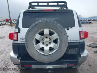2007 Toyota FJ Cruiser with VIN JTEBU11FX70056992, listed as a IAAI auction lot 41814520 with 162,583 mi miles. Bid and sale history available at carsss.com. Image 17.