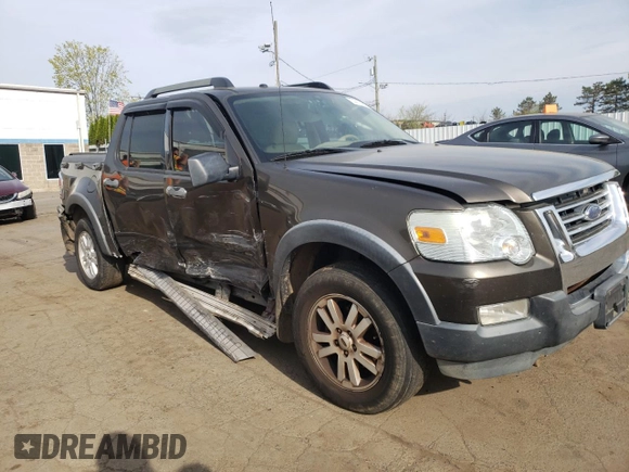 2008 Ford Explorer Sport Trac XLT z VIN 1FMEU51E08UA00131, wystawiony jako Copart lot #54473085 z przebiegiem 97 040 mil mil oraz Szkoda całkowita • Salvage title. Historia ofert i sprzedaży dostępna na DreamBid. Obrazek 4.