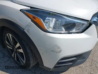 2018 Nissan Kicks SV z VIN 3N1CP5CU3JL519149, wystawiony jako IAAI lot #42459395 z przebiegiem 71 768 mil mil oraz . Historia ofert i sprzedaży dostępna na DreamBid. Obrazek 6.