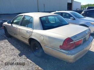 1999 Mercury Grand Marquis GS z VIN 2MEFM74W6XX626426, wystawiony jako IAAI lot #42231219 z przebiegiem 121 406 mil mil oraz . Historia ofert i sprzedaży dostępna na DreamBid. Obrazek 6.
