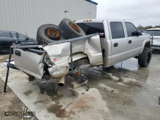 2005 Chevrolet Silverado 1500 LS with VIN 2GCEK13T951257195, listed as a Copart auction lot 44452835 with 243,299 mi miles and Non Repairable. Bid and sale history available at carsss.com. Image 3.