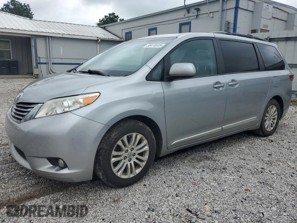 2016 Toyota Sienna XLE with VIN 5TDYK3DC8GS707910, listed as a Copart auction lot 58418535 with 161,527 mi miles and Salvage title. Bid and sale history available at DreamBid. Image 1.