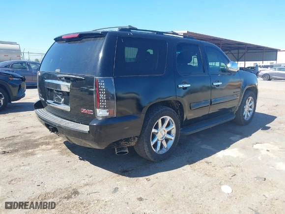 2008 GMC Yukon SLT w/4SB with VIN 1GKFK13008R226847, listed as a IAAI auction lot 41779777 with 216,166 mi miles. Bid and sale history available at carsss.com. Image 4.