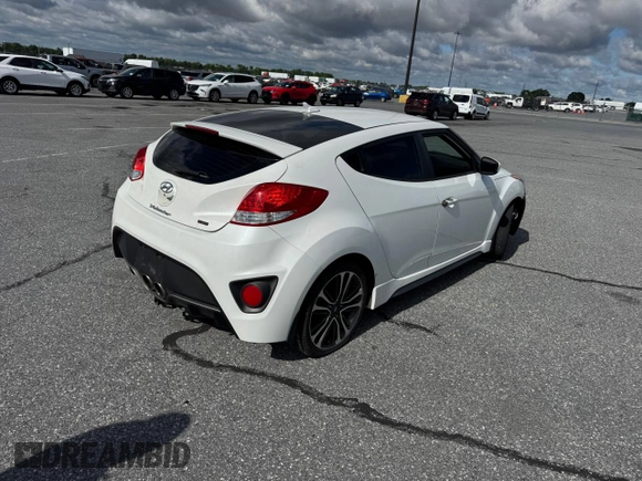 2016 Hyundai Veloster Turbo z VIN KMHTC6AE3GU296034, wystawiony jako Copart lot #59438335 z przebiegiem 121 565 mil mil oraz Czysty tytuł • Clean title. Historia ofert i sprzedaży dostępna na DreamBid. Obrazek 4.