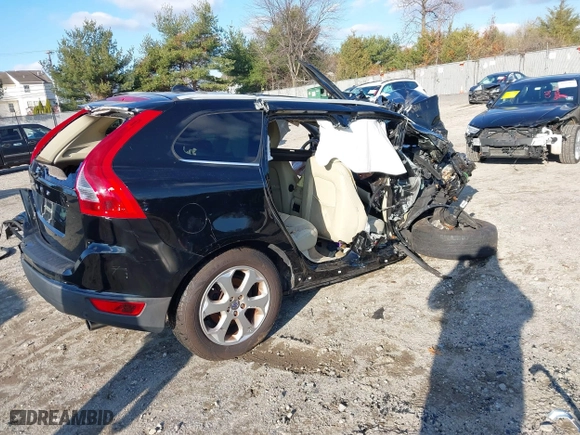 2013 Volvo XC60 3.2L with VIN YV4952DL4D2367869, listed as a IAAI auction lot 40990083 with 1 mi miles. Bid and sale history available at carsss.com. Image 22.