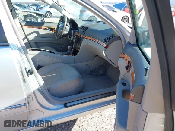 2006 Mercedes-Benz E-Class 3.5L with VIN WDBUF56J86A795135, listed as a IAAI auction lot 41286605 with 162,463 mi miles. Bid and sale history available at carsss.com. Image 5.