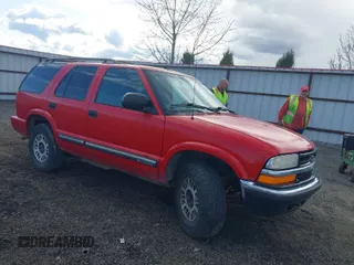 2000 Chevrolet Blazer LT с VIN 1GNDT13W5Y2200104, выставлен на аукционе IAAI как лот 41960176 с пробегом 265 328 миль миль и . История ставок и продаж доступна на DreamBid. Изображение 1.