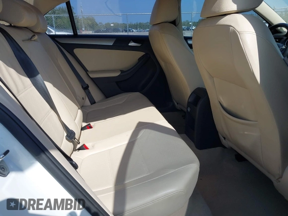 2015 Volkswagen Jetta SE с VIN 3VWD17AJXFM327152, выставлен на аукционе IAAI как лот 42055458 с пробегом 69 412 миль миль и . История ставок и продаж доступна на DreamBid. Изображение 8.