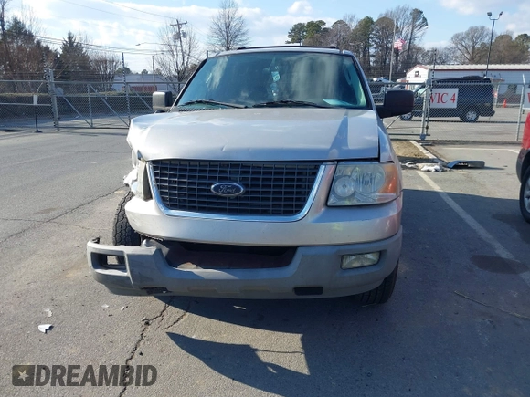 2003 Ford Expedition Special Service with VIN 1FMPU15L53LC50263, listed as a IAAI auction lot 41408415 with 124,891 mi miles. Bid and sale history available at carsss.com. Image 12.