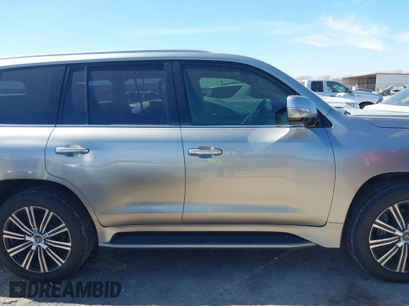 2018 Lexus LX 570 z VIN JTJHY7AX7J4255445, wystawiony jako IAAI lot #41631248 z przebiegiem 86 179 mil mil oraz . Historia ofert i sprzedaży dostępna na DreamBid. Obrazek 13.