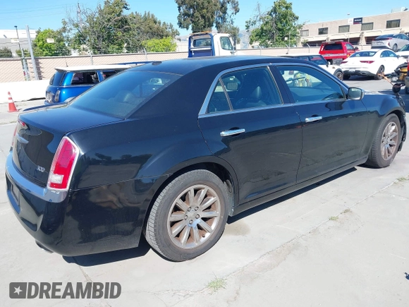 2012 Chrysler 300 Limited z VIN 2C3CCACG8CH227086, wystawiony jako IAAI lot #42315693 z przebiegiem 161 783 mil mil oraz . Historia ofert i sprzedaży dostępna na DreamBid. Obrazek 4.