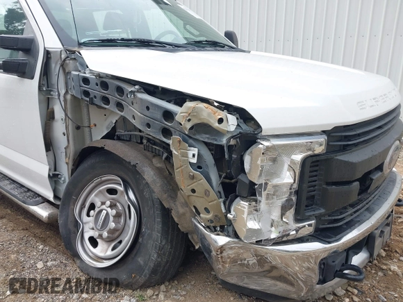 2019 Ford Super Duty F-250 SRW XL with VIN 1FT7W2A62KED47573, listed as a IAAI auction lot 42101066 with 26,075 mi miles. Bid and sale history available at carsss.com. Image 6.